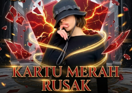 Pemain sepak bola yang frustrasi meninggalkan lapangan setelah menerima kartu merah dari wasit.
